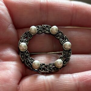 Round Vintage Antiqued Silver 925 brooch with pearl accents